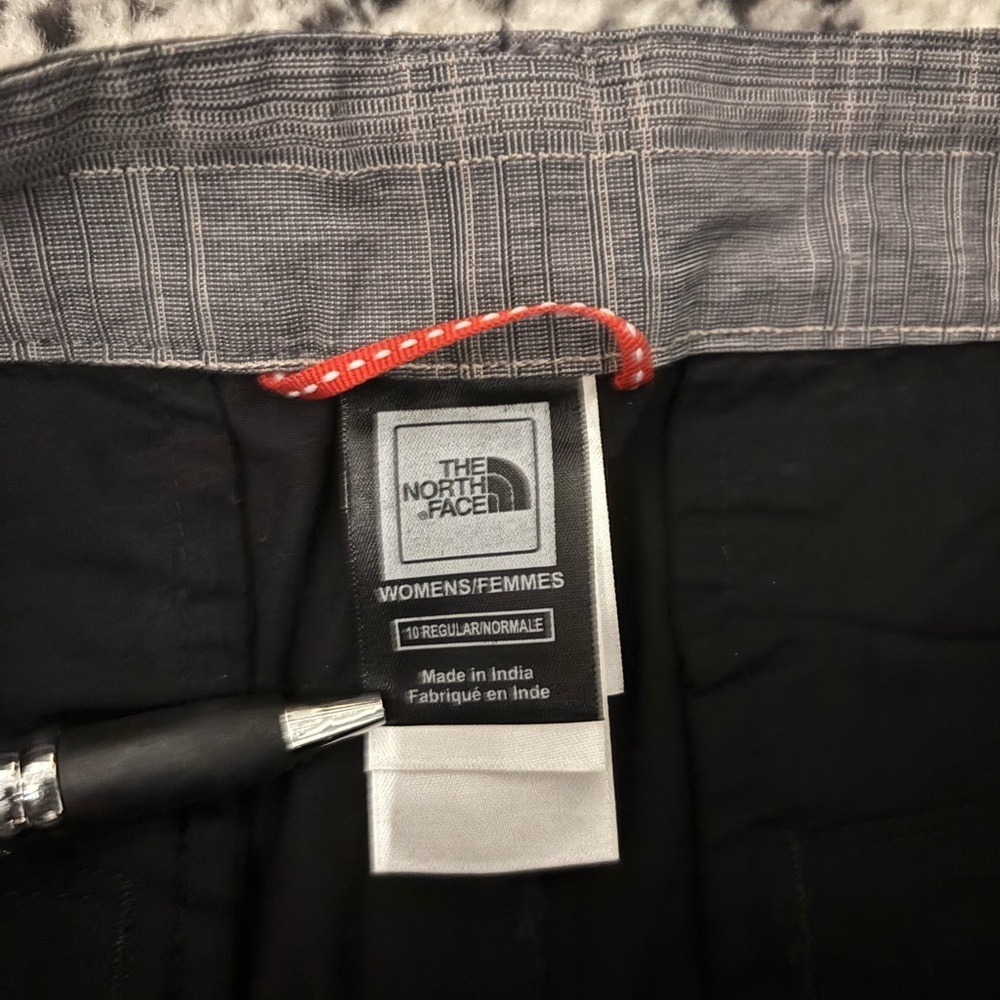 The North Face Women's Black Bermuda Shorts - Picture 2 of 6